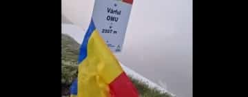 Vara nu-i ca iarna! Sau e, la Vârful Omu? Viscol și zăpadă la final de iunie