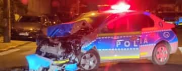 Impact violent între o mașină de poliție și un autobuz, aproape de centrul Ploieștiului! Doi polițiști au ajuns la spital