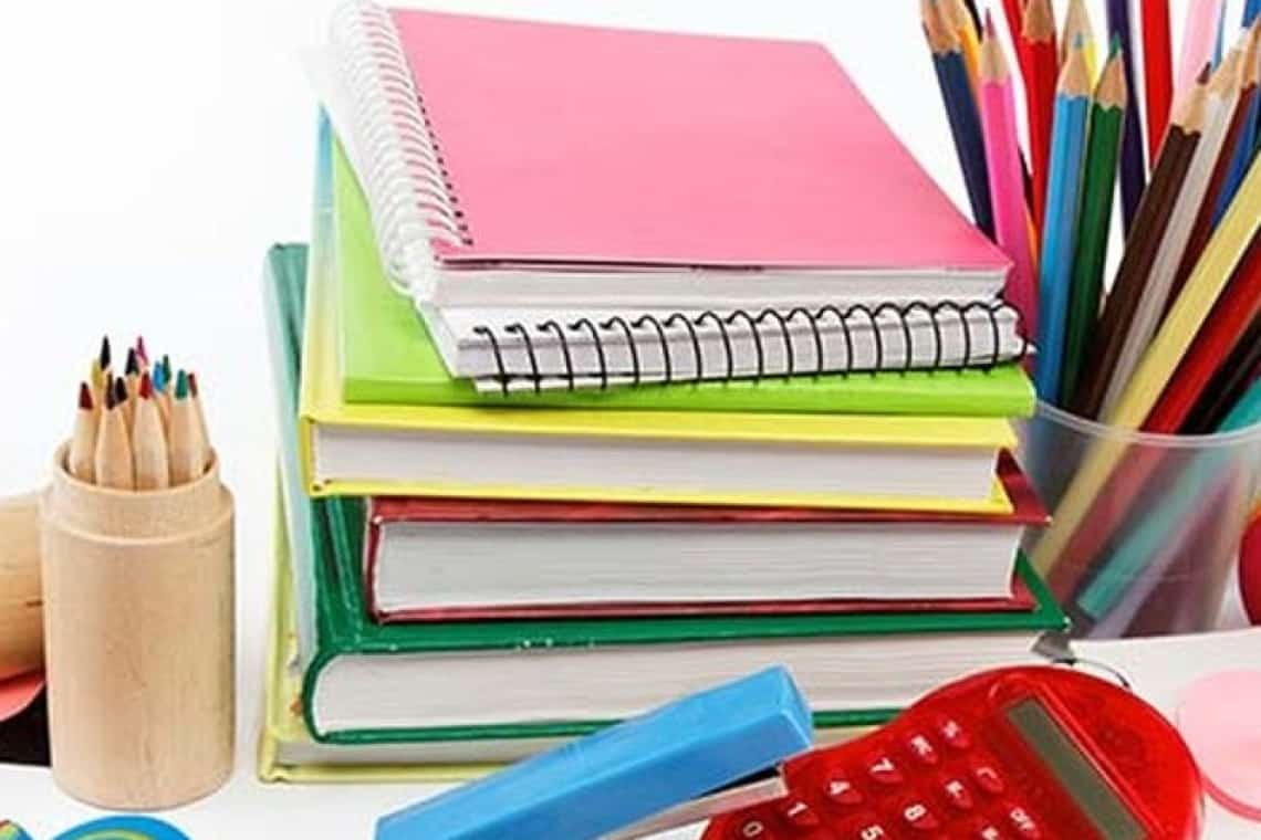 5.467 de pachete cu rechizite gratuite vor fi distribuite elevilor prahoveni, în anul școlar viitor. Aflați ce valoare au acestea!