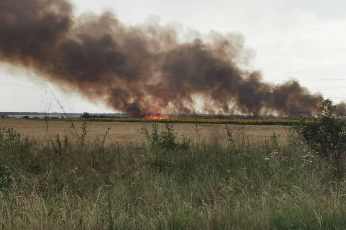 UPDATE/ Trafic restricționat pe DN1, din cauza incendiului care a cuprins un lan de grâu