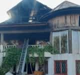 Acoperișul unei case din comuna Drajna, cuprins de flăcări. Incendiul a pornit de la bucătăria locuinței
