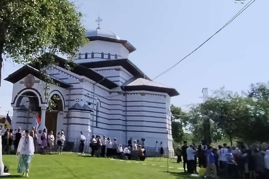 Zi de mare sărbătoare în Parohia Gura Văii, din Valea Călugărească: sfințirea Bisericii cu hramul Izvorul Tămăduirii și Sf. Gheorghe, proiectată de marele arhitect Ion Mincu