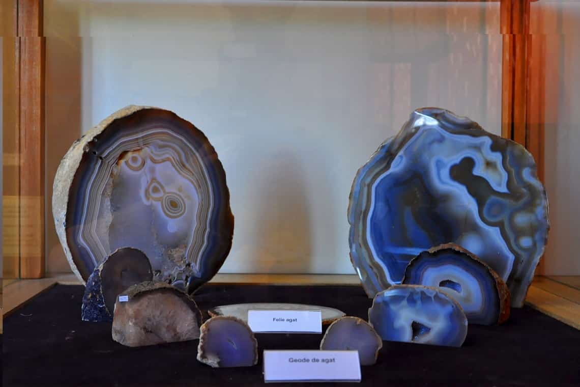 Poftă de o ”felie” senzațională de agat? Frumuseți din adâncul pământului, expuse la Muzeul Județean de Științele Naturii!