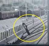 Conflict între CFR Infrastructură și CFR Călători, după ce o ușă a unui tren de călători s-a desprins în mers!