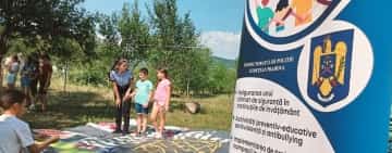Polițiștii prahoveni, din nou în mijlocul copiilor. Acum, la Școala de Vară Mireșu Mare