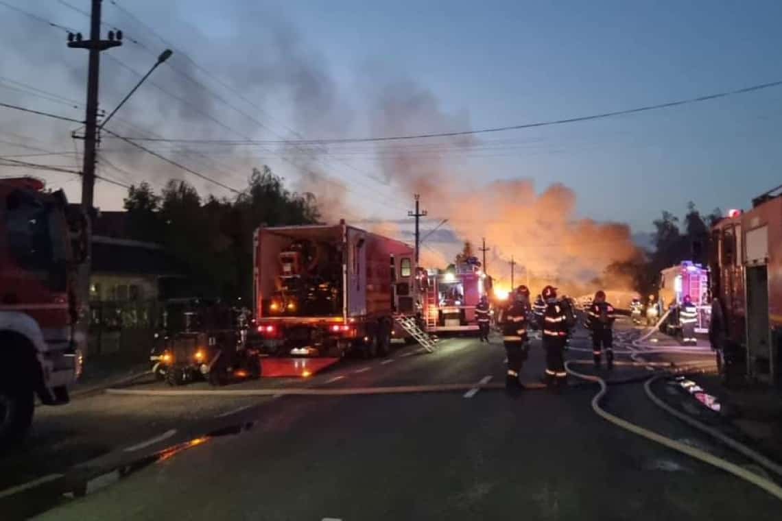 ISU Prahova participă cu trei autospeciale de stingere în zona exploziilor din Crevedia