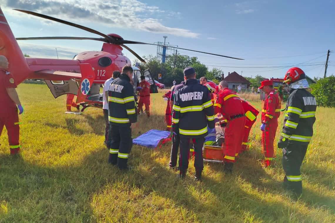 Un mort și trei răniți în accidentul produs în Ariceștii Rahtivani. Elicopterul SMURD a preluat un bărbat aflat în stare de inconștiență