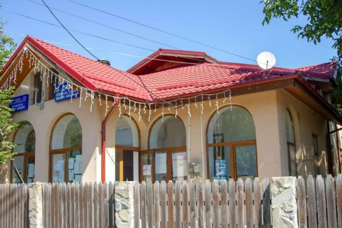 Dezastru financiar-contabil într-o primărie din Prahova! Polițistul local și bibliotecarul, delegați să desfășoare ”atribuții de contabilitate”