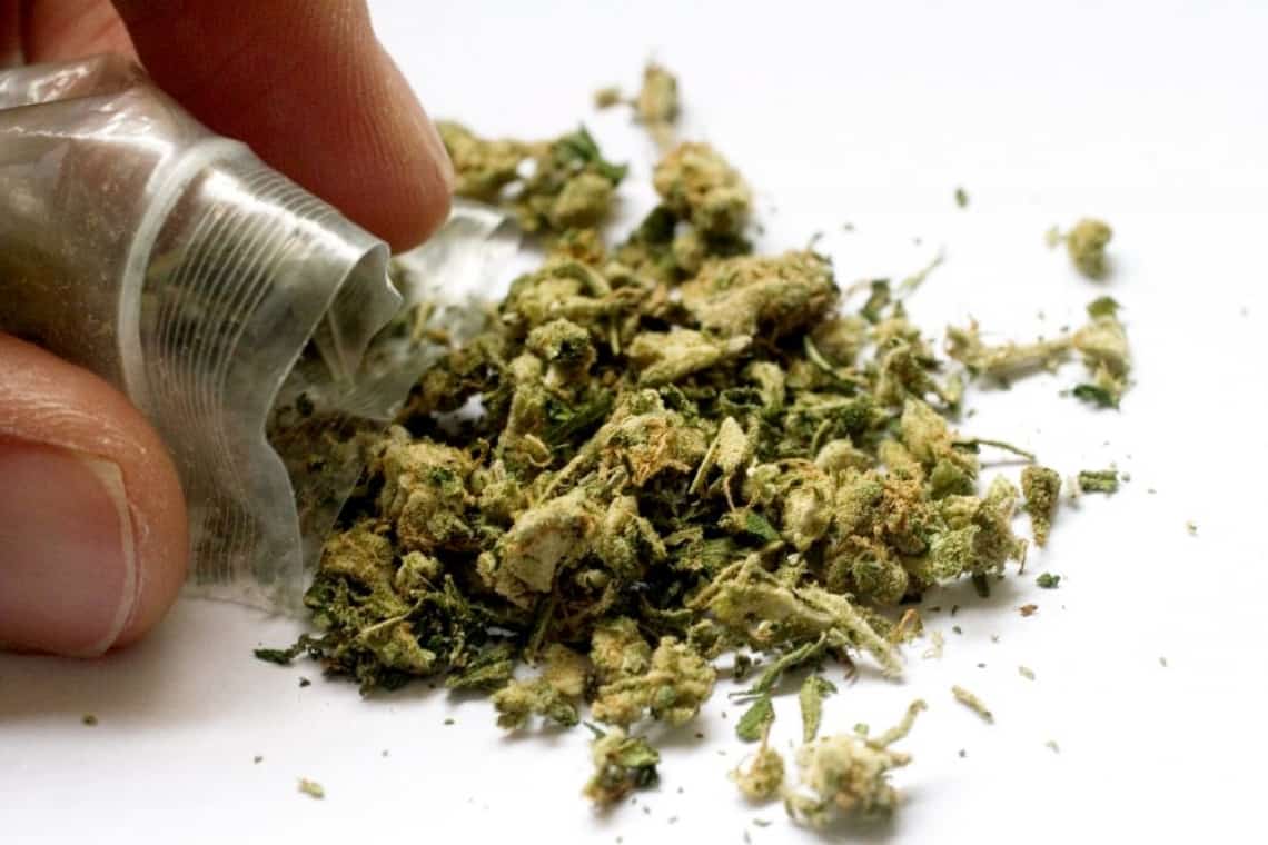 Un adolescent dintr-un grup de scandalagii din Ploiești, prins de jandarmii prahoveni cu substanțe interzise asupra lui