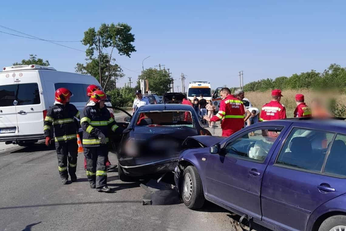 Coliziune între două autoturisme, pe DN1B, la Mizil