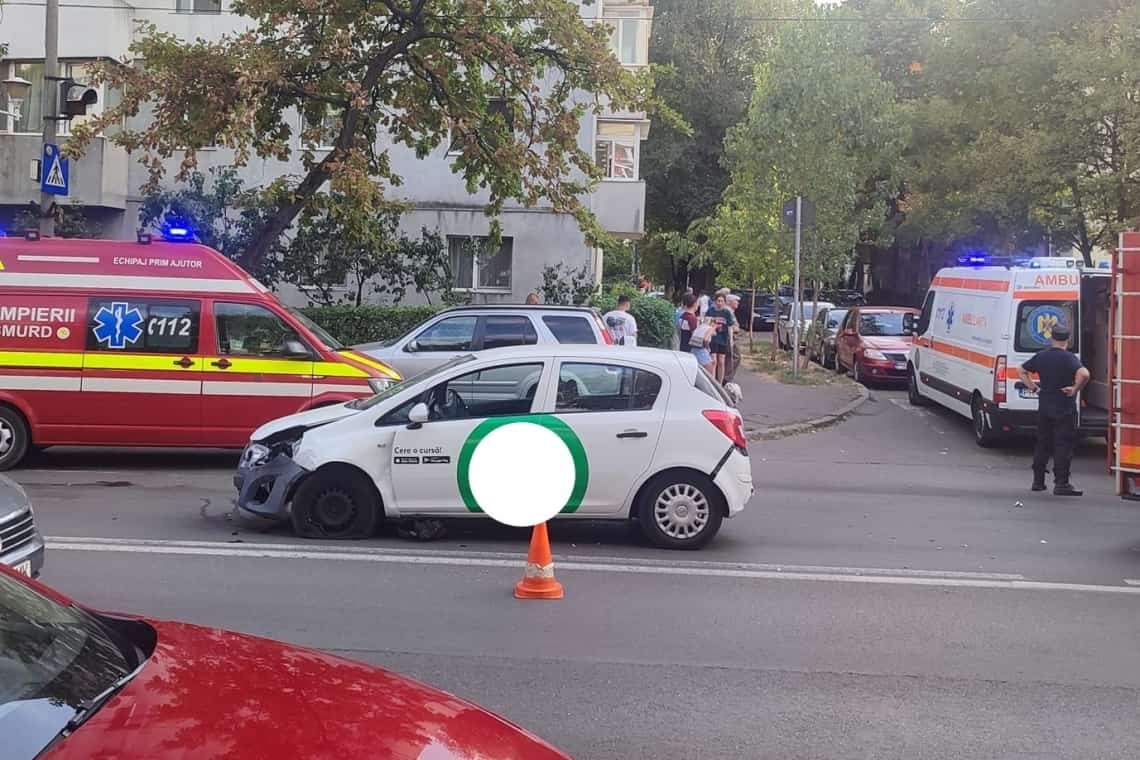Carambol cu trei autoturisme, pe strada Malu Roșu din Ploiești, provocat de un șofer băut. Unul dintre conducătorii auto a plecat de la locul accidentului