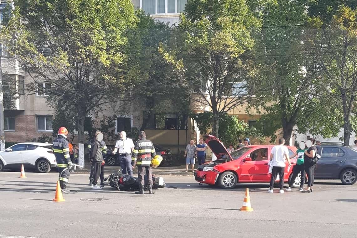 Ploiești/ Coliziune între un autoturism și o motocicletă, la intersecția Mărășești cu Aleea Prislop