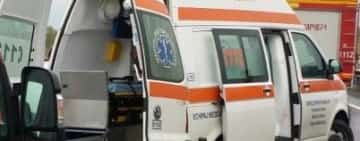 Accident între un utilaj agricol condus de un bătrân de 80 de ani și o autoutilitară, în comuna Olari