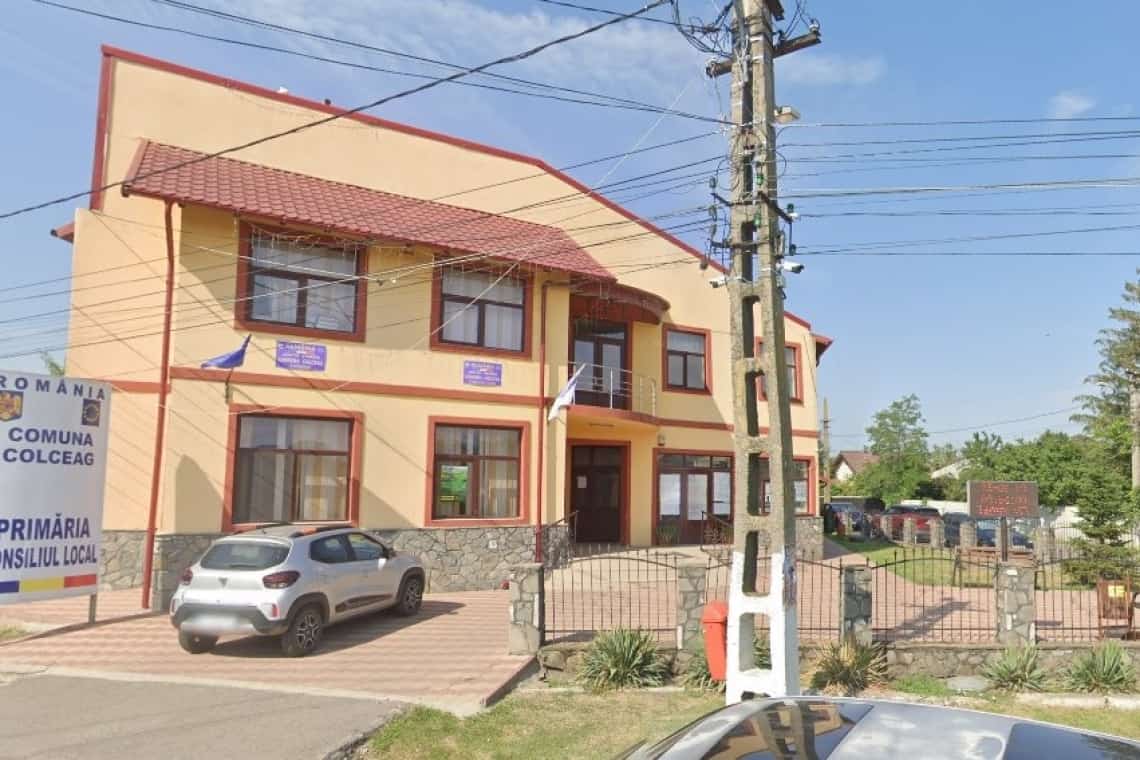 Primarul și viceprimarul din Colceag, puși sub control judiciar. Lucrările de la cimitirul Inotești și de la parcul din Parepa i-au adus în fața procurorilor