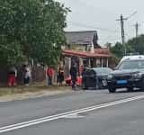 Coliziune între două autoturisme, pe DN1 B, la Valea Călugărească. Una dintre șoferițe și o fetiță au fost rănite