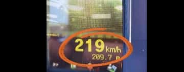 Tânăr de 20 de ani, prins rulând cu 219 km/h pe autostrada A3. Acum e pieton pentru 120 de zile!