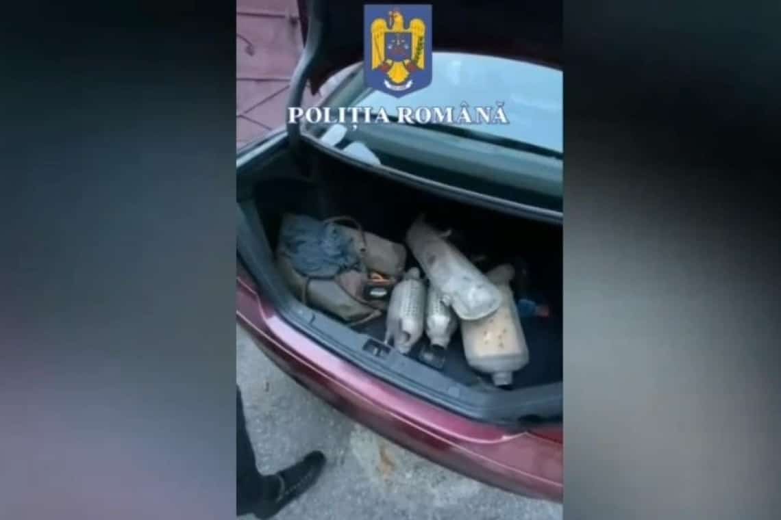 Polițiștii prahoveni, pe urmele unor hoți de componente auto. Percheziții în Prahova și Brașov