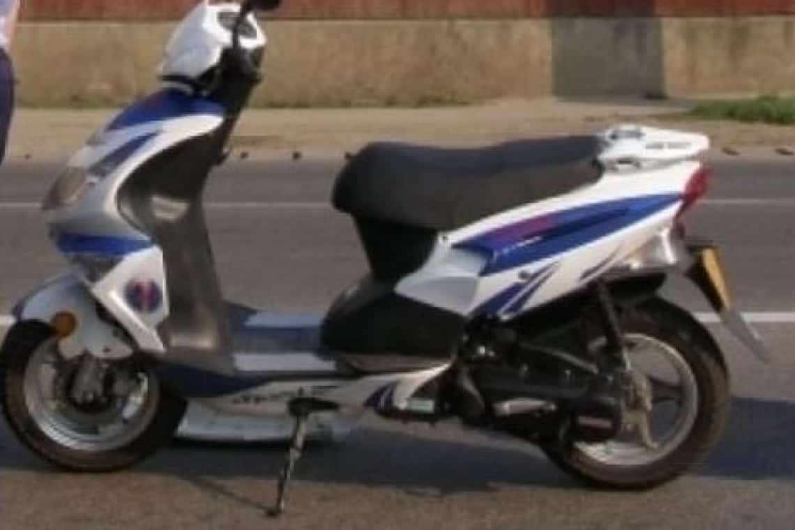 Un bătrân de 79 de ani s-a ales cu dosar penal, după ce a fost prins conducând fără permis un moped, în comuna Cornu