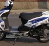 Un bătrân de 79 de ani s-a ales cu dosar penal, după ce a fost prins conducând fără permis un moped, în comuna Cornu