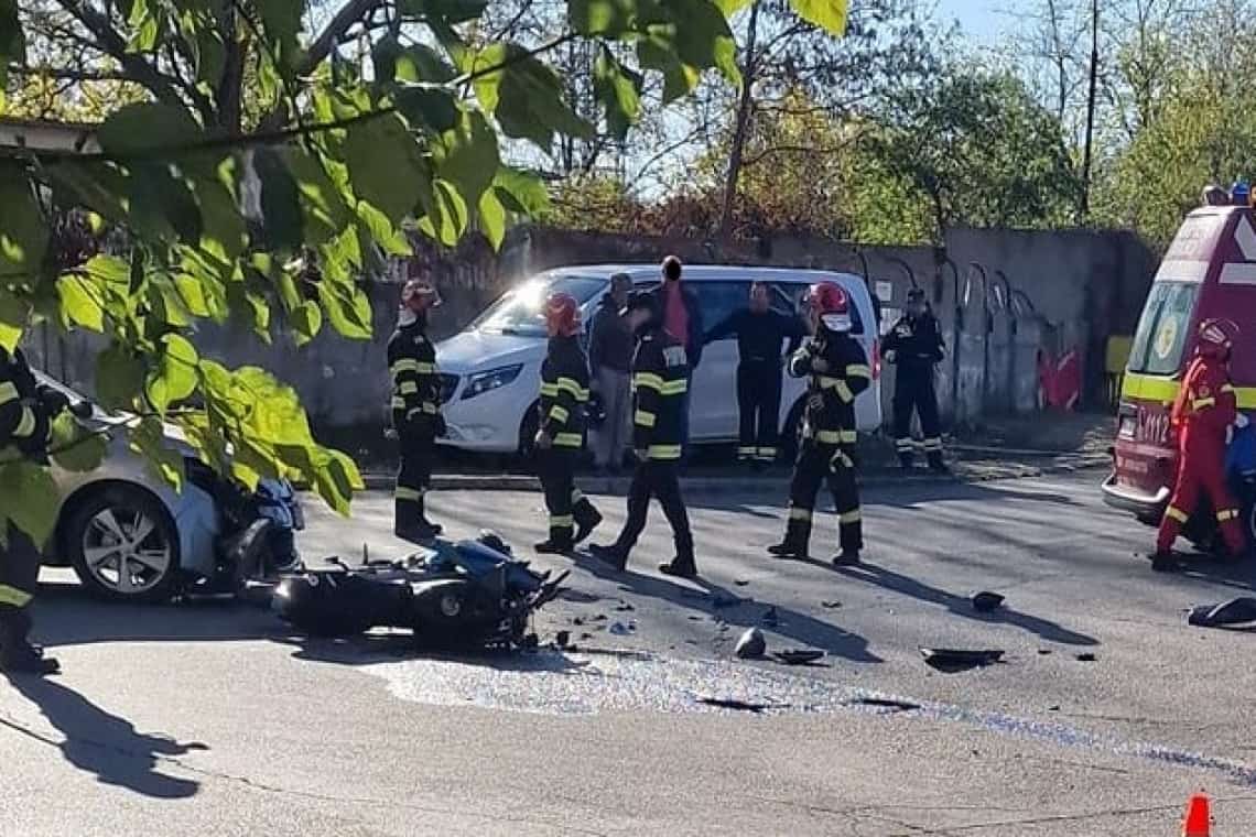 13 noiembrie, ora 13:00. Un tânăr motociclist a fost rănit într-un accident produs pe o stradă din Ploiești