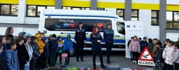 Polițiștii prahoveni, în acțiune la Școala Gimnazială Liliești