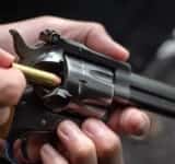 Un bărbat din Ploiești a ajuns la spital după ce s-ar fi împușcat în piept cu un revolver