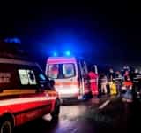 Un autoturism a intrat într-un parapet de pe DN1, la Comarnic. Două persoane au rămas blocate în mașină