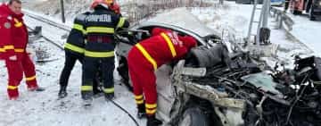 Un autoturism în care se aflau trei persoane, lovit de tren în Bușteni. Printre victime este și un minor