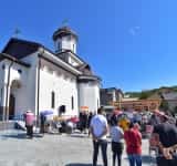 Biserica nouă din Vărbilău, pregătită să fie decorată cu pictură în tehnica frescă