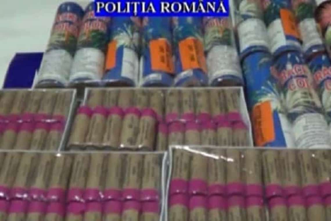 Femeie din Capitală, prinsă cu 100 de kg de articole pirotehnice, scoase la vânzare într-o parcare din Ploiești