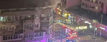 Un bărbat a fost găsit carbonizat în apartamentul cuprins de flăcări în Câmpina
