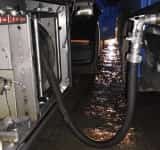 Doi șoferi, prinși de jandarmi în timp ce transferau ”profesionist” 900 de litri de combustibil dintr-o cisternă în alta