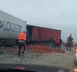 UPDATE/ Coliziune între două TIR-uri, pe DN 1, la Bănești