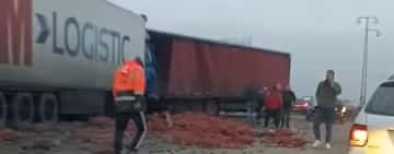 UPDATE/ Coliziune între două TIR-uri, pe DN 1, la Bănești