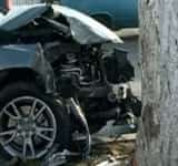 O șoferiță a ajuns la spital după ce a intrat cu autoturismul într-un copac, pe o stradă din Urlați