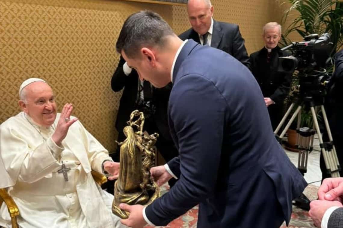 Liderul AUR, în audiență privată la Papa Francisc. Ce i-a dăruit Suveranului Pontif