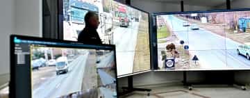 CJ Prahova anunță că Iulian Dumitrescu a inaugurat dispeceratul sistemului de monitorizare video a drumurilor județene, dar nu spune câte echipamente sunt funcționale