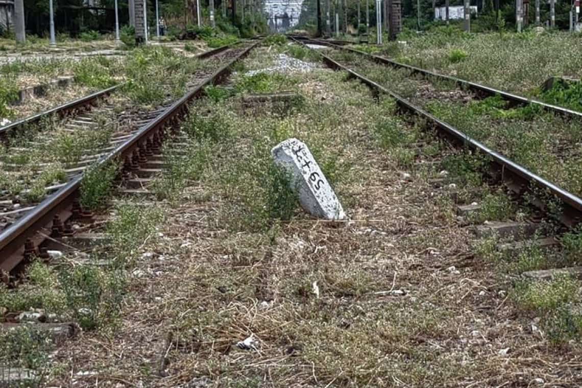 Locomotiva unui tren al CFR Călători a deraiat, vineri dimineață. Circulația feroviară afectată