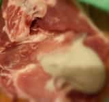 Reacție promptă a comisarilor de la Protecția Consumatorilor Prahova: amendează Kaufland Vest cu 20.000 de lei pentru carnea neconformă vândută!