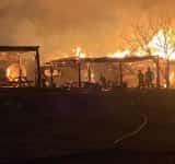DSU: Echipe de căutare-salvare a persoanelor dispărute în incendiul de la Ferma Dacilor