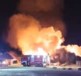 Incendiu de proporții la Ferma Dacilor din Tohani. S-a activat Planul Roșu de intervenție