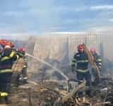 Echipele de căutare au mai găsit trupul unui copil decedat în incendiul de la Ferma Dacilor. Căutările continuă