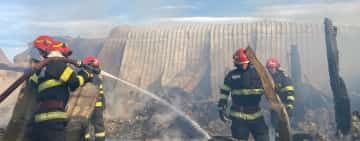 Echipele de căutare au mai găsit trupul unui copil decedat în incendiul de la Ferma Dacilor. Căutările continuă
