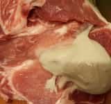 Kaufland România a solicitat drept la replică în urma articolului despre carnea de porc cu ”surprize” cumpărată de un ploieștean: ”Furnizorul și-a asumat integral responsabilitatea!”