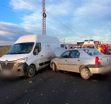 O femeie a rămas blocată într-un autoturism, pe DN1, în zona orașului Băicoi, după coliziunea cu o autoutilitară