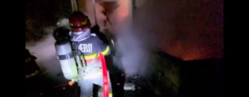 O casă a fost mistuită de flăcări, noaptea trecută, în comuna Starchiojd