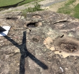 Prahova mai puțin știută/ Misterioasa ”Piatra Rotării” de la Starchiojd, posibil altar de sacrificiu din vremea dacilor