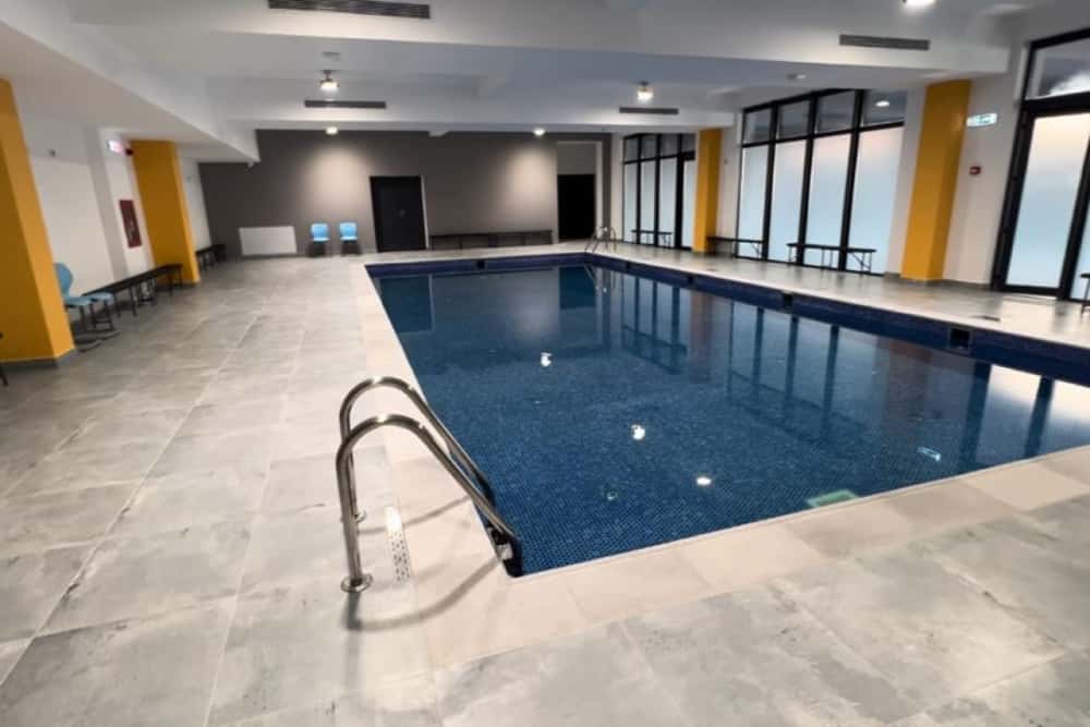 Școala ”George Enescu” din Sinaia - o unitate de învățământ din Prahova cu propriul bazin de înot!