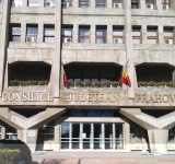 Consiliul Județean Prahova deschide punga cu bani pentru achiziții directe încă de la început de an: consultanță, SF-uri și documentații