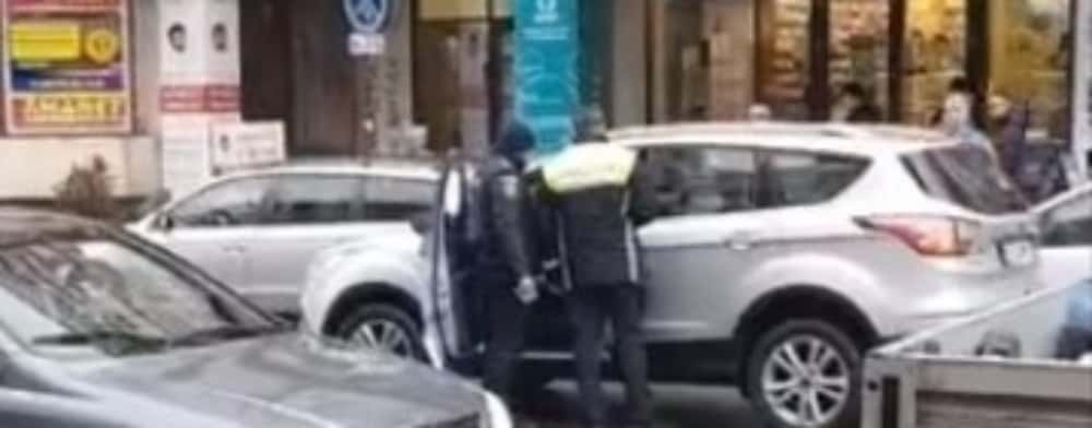 Un ploieștean a fost sancționat cu 2.495 de lei pentru oprire neregulamentară și adresarea de expresii jignitoare polițiștilor